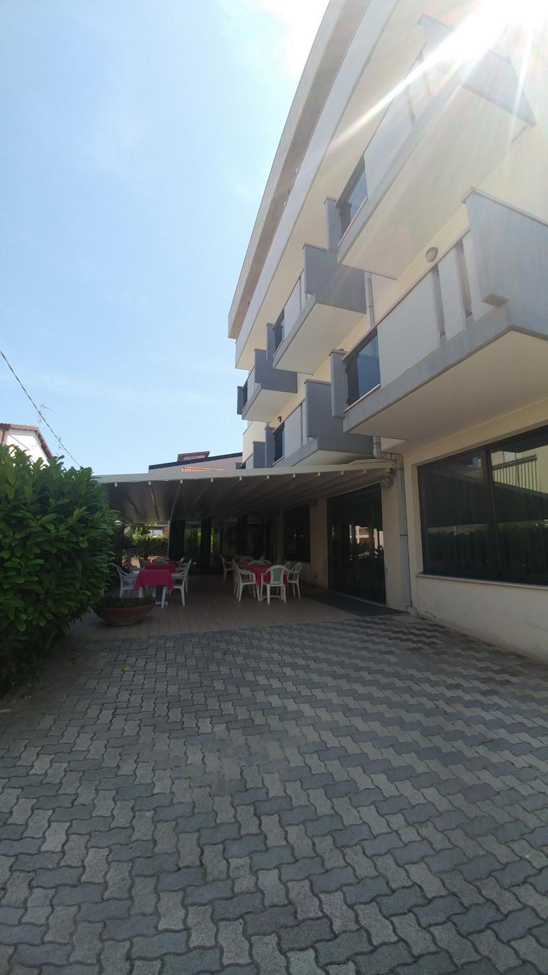 La Perla B&B Hotel Roseto Degli Abruzzi Exterior photo