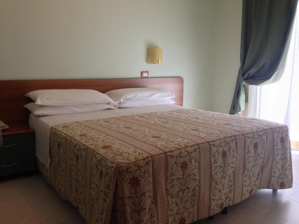 La Perla B&B Hotel Roseto Degli Abruzzi Exterior photo