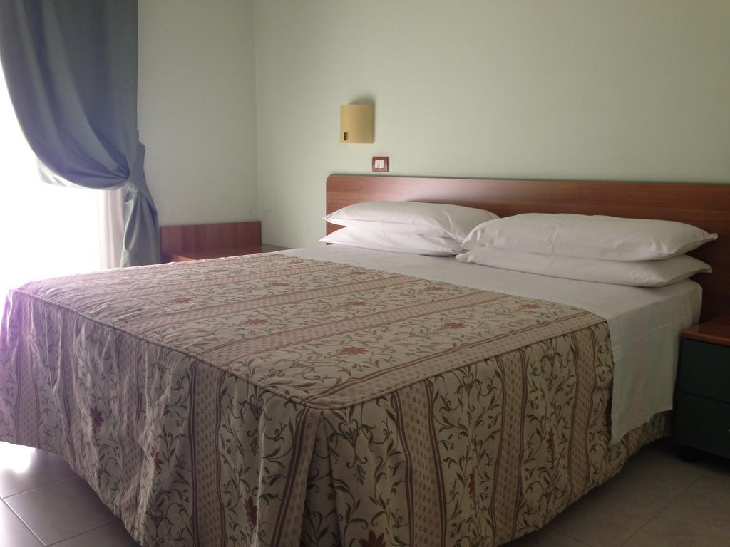 La Perla B&B Hotel Roseto Degli Abruzzi Exterior photo