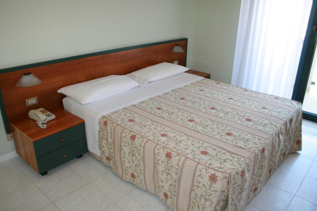 La Perla B&B Hotel Roseto Degli Abruzzi Exterior photo